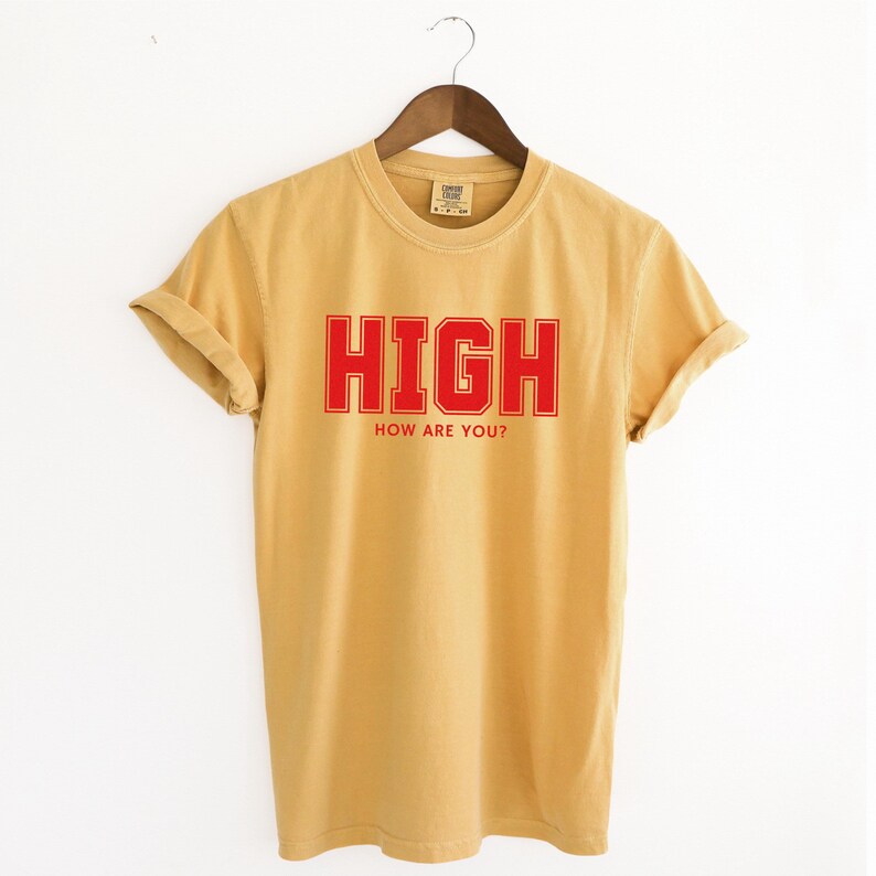 Mustard Yellow T-shirt with the text HIGH how are you? in Red College font

HIGH How Are You? Funny Stoner Shirt, Red College Font Tee, Weed Humor Graphic Tee, 420 Shirt, Chill Vibes T-Shirt, Unisex Gift, Cannabis T