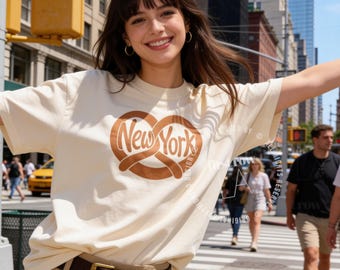 NYC krakeling T-shirt, New York Street Food Tee, noodlijdend grafisch shirt, uniseks reis-T-shirt, grappig foodie cadeau, uniseks Big Apple-shirt