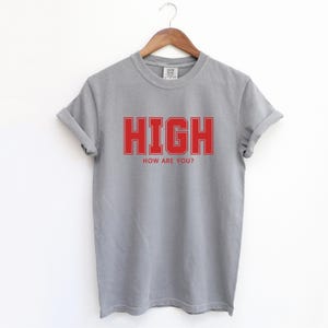 Grey T-shirt with the text HIGH how are you? in Red College font

HIGH How Are You? Funny Stoner Shirt, Red College Font Tee, Weed Humor Graphic Tee, 420 Shirt, Chill Vibes T-Shirt, Unisex Gift, Cannabis T