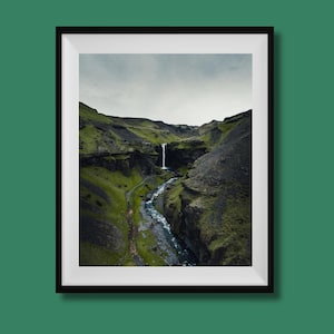 Stampa di Kvernufoss, cascata islandese, foto di paesaggio islandese, arte murale islandese, decorazioni murali islandesi, poster di viaggio islandese