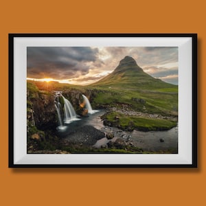 Stampa di Kirkjufell, Islanda, poster di cascate islandesi, fotografia di paesaggi islandesi, arte murale islandese, decorazioni murali islandesi, natura islandese