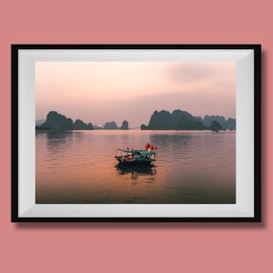 Stampa del Vietnam, Stampa di barche del Vietnam, Foto di tramonti sulla natura del Vietnam, Foto di monumenti del Vietnam, Decorazioni fotografiche del Vietnam, Foto di viaggio del Vietnam