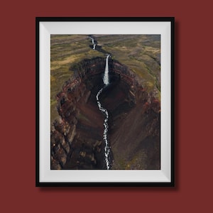 Stampa di Hengifoss, Islanda, poster di cascate islandesi, foto di paesaggi islandesi, arte murale islandese, decorazioni murali islandesi, poster di viaggio islandesi