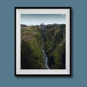 Stampa di Mulagljufur, Islanda, poster di cascata islandese, foto di paesaggio islandese, arte murale islandese, decorazioni murali islandesi, poster di viaggio islandese