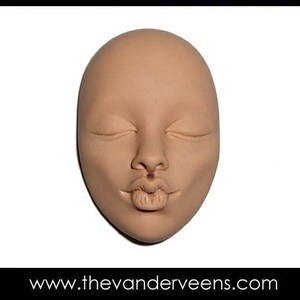 Mold No.32 (Face-High cheekbone with kissing) by Veronica