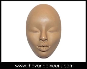 Mold No.100 (Face-High cheekbone with kissing) by Veronica