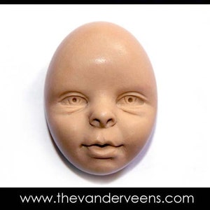 Schimmel No.38 (gezicht-Baby met open ogen) door Veronica