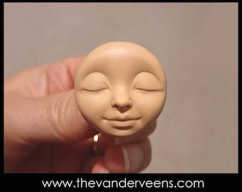 Mold No.250 (Full moon Face) by Veronica