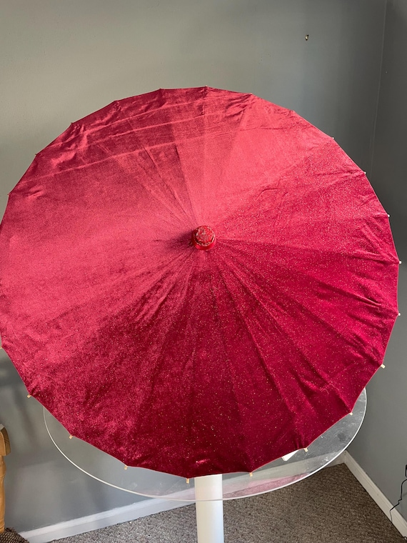 Red Velvet with gold glitter parasol