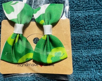 Lazo para el cabello con pinza de cocodrilo y diseño de trébol verde