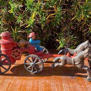 Vintage Gusseisen Pferde Gezeichnet Feuer Wagon Braune Pferde