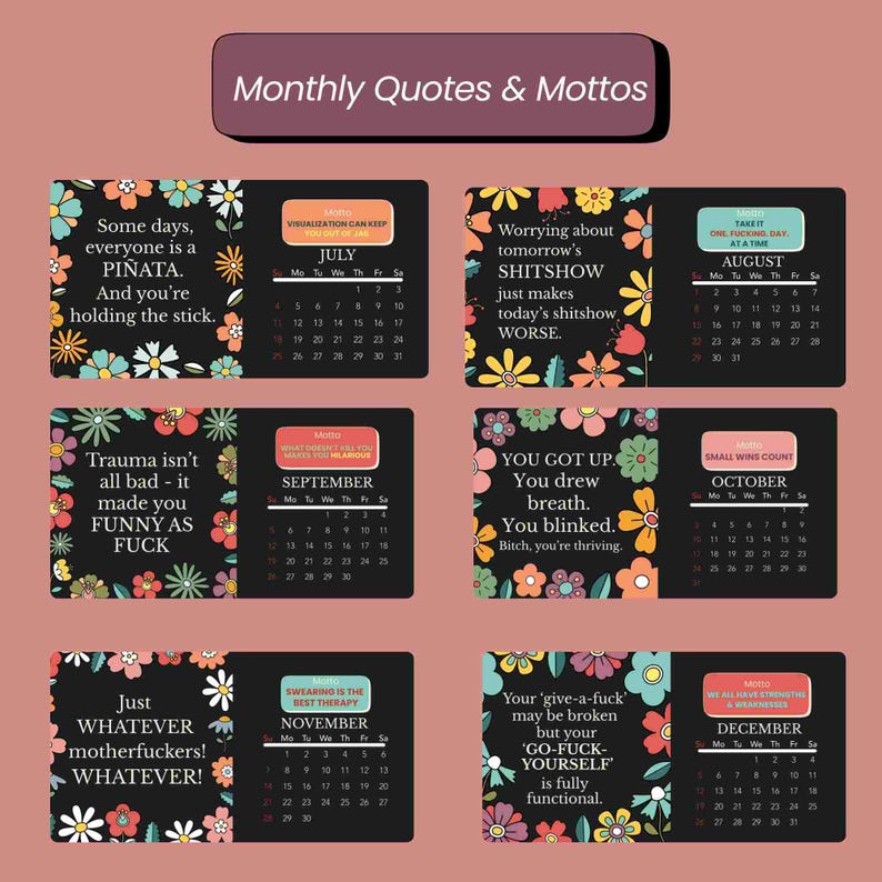 K&ouml;nnte beinhalten: Ein Set aus sechs Monatskalenderbl&auml;ttern von Juli bis Dezember mit dem Titel Monthly Quotes & Mottos. Jede schwarze rechteckige Seite zeigt bunte Blumenr&auml;nder und humorvolle Texte, darunter S&auml;tze wie Some days everyone is a pi&ntilde;ata.