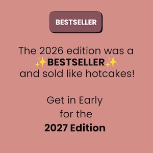 K&ouml;nnte beinhalten: Eine altrosa Grafik mit einem dunkelroten rechteckigen Abzeichen oben mit der Aufschrift BESTSELLER. Der Text lautet: The 2026 edition was a BESTSELLER and sold like hotcakes! Get in Early for the 2027 Edition. Das Wort BESTSELLER ist von gelben Sternen umgeben.