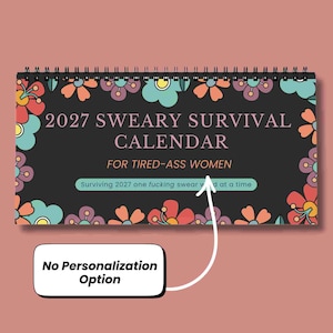 K&ouml;nnte beinhalten: Ein spiralgebundener Wandkalender f&uuml;r 2027 mit schwarzem Hintergrund und buntem Blumenrand. Der Text lautet 2027 SWEARY SURVIVAL CALENDAR FOR TIRED-ASS WOMEN und Surviving 2027 one fucking swear word at a time. Ein wei&szlig;es Feld zeigt No Personalization Option an.