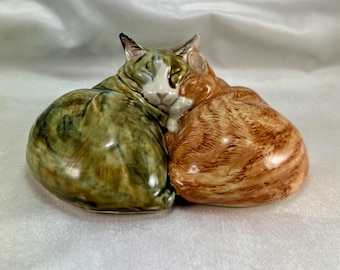 England Clare Mcfarlane Living Ceramics Sleeping Tortoiseshell and Ginger Tabby Cat Porcelain Figurine