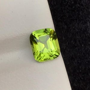 Natural Peridot Gemstone 2.40 CT Apple Green Peridot , Cushion Cut Peridot , Peridot Loose Gemstone , Peridot stone For Ring Making
