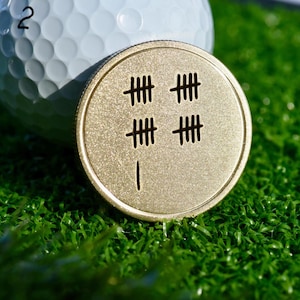 Marcador de pelota de golf para el 21.º aniversario, grabado en latón, regalo de golf con 21 marcas de conteo, marcador de golf personalizado, regalo de golf para esposo, ficha de golf personalizada