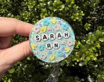 Carrete de insignia personalizado, cuenta con letra personalizada