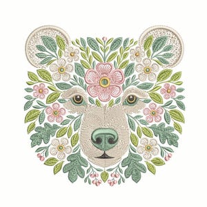 Peut inclure: Un motif de broderie représentant une tête d'ours composée de motifs floraux et de feuilles complexes dans des tons de rose, vert et beige. L'ours a un visage beige clair, un nez vert et est entouré de fleurs et de feuillage. Le texte indique EmbroideryRoksShop.