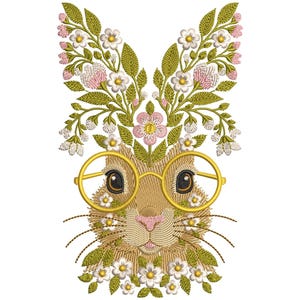 Puede incluir: Diseño bordado de un conejito con gafas redondas y una corona floral de flores rosas y blancas.