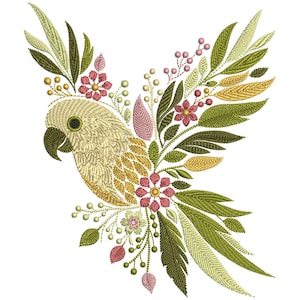 Könnte beinhalten: Stickerei mit einem Papagei mit gelben und weißen Federn, umgeben von grünen Blättern und rosa Blüten.