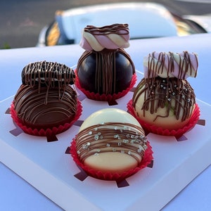 Hot Chocolate Bombs  - Ideal Gift for Chocolate Lovers - Winter & Christmas Treat - chocolate - chocolate gift box - Sweet gift