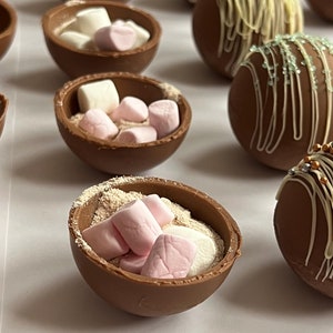 Hot Chocolate Bombs for Cozy Autumn Nights - Perfect Gift for Sweet Tooths