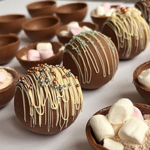 Delicious Gift Sets - Hot Chocolate Bombs - Perfect Gift for Chocolate Lovers - Fall and Christmas Treats - Chocolate - Chocolate Gift Box