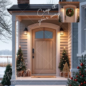 Puede incluir: Una puerta de entrada de madera con una ventana de vidrio es el punto focal de esta imagen. Dos pequeños árboles de Navidad flanquean la puerta, adornados con adornos y luces. El porche está decorado con una caja de regalo y una alfombra de bienvenida, creando una escena festiva. El texto "Crop it your way" es visible.