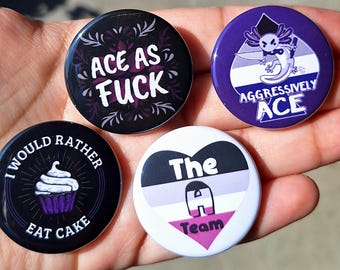 Set van 4 stoere aseksuele Pride-knoppen | Funny Ace Pins LGBTQ+ Zichtbaarheid Queer Identity Pride Humor Badges Kousvuller Cadeau-ideeën