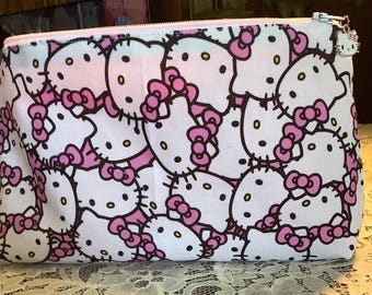 Bolsa de maquillaje inspirada en Hello Kitty