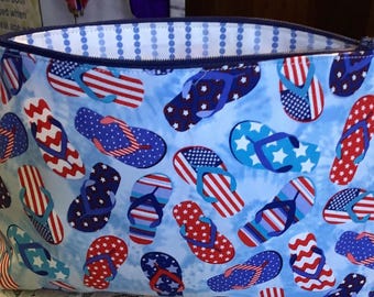 Neceser de maquillaje con chanclas patrióticas