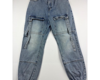 Pantaloni cargo jogger in denim chiaro effetto vintage anni 2000 con bretelle blu, taglia L