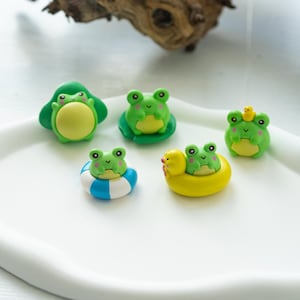 Mini Resin Frog Figurine: DIY Fairy Garden Decor