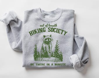 Außer Atem Wandern Gesellschaft Waschbär Retro Grafik Shirt, Wandern Sweatshirt, lustiges Wandern Shirt, Touristen Shirt, Outdoorsy Shirt, Müll Panda