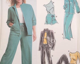 Patrón de costura Simplicity 5470 sin cortar para mujer: chaqueta, pantalón, shorts y top de punto (tallas 26W-32W).