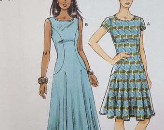 Patrón de costura Vogue sin cortar 8871 Vestido de punto acampanado para mujer Tallas 8-10-12-14-16