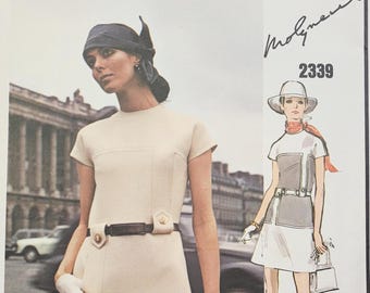 Patrón de costura vintage sin cortar de Vogue de los años 70, modelo 2339, vestido Molyneux con botones en la espalda, talla 14, con etiqueta.