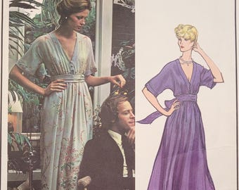 Patrón de costura original de Vogue Paris de los años 70, número 2886, vestido y enagua de corte imperio de Nina Ricci, talla 14.