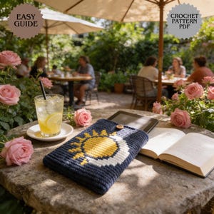 Housse pour Kindle au crochet : motif soleil et lune pour tablette | Étui à tapisserie céleste