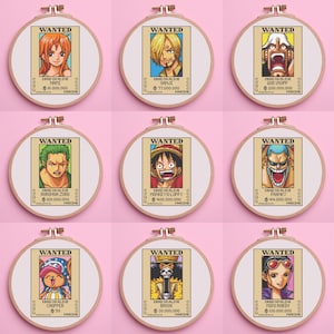 Può includere: Nove telai da ricamo a punto croce con personaggi della serie anime "One Piece". Ogni telaio mostra un poster "Wanted" con un ritratto del personaggio, il nome e l'importo della taglia. I telai sono su uno sfondo rosa.