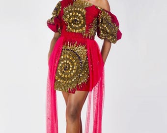 Vestido curto vermelho em tecido africano (Ankara), modelo ombro a ombro, ideal para festas, com lenço de cabeça incluso.