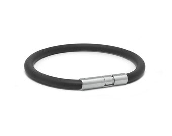 Tubular black 5mm rubber bracelet with bayonet clasp in stainless steel by Taormina Jewelry