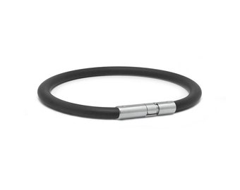 Tubular black 4mm rubber bracelet with bayonet clasp in stainless steel by Taormina Jewelry