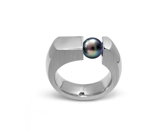 COLONNA Flat style ring with an off centered tension set Black Pearl in stainless steel by Taormina Jewelry
