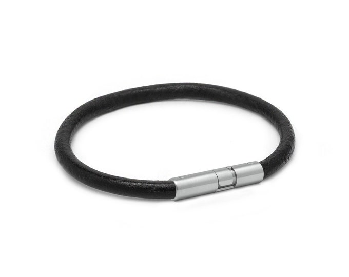 Tubular black leather bracelet with twist bayonet clasp in stainless steel, 5mm. By Taormina Jewelry