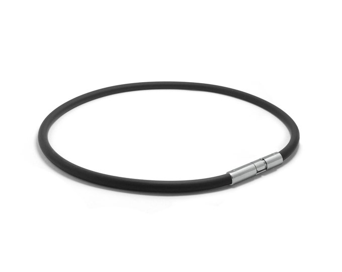 Tubular black rubber necklace with bayonet clasp in stainless steel, 5mm. By Taormina Jewelry