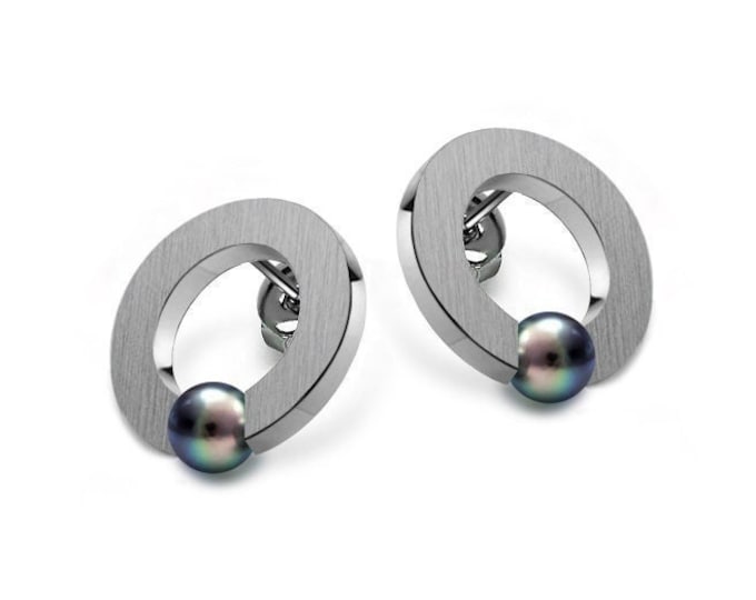 ABBRACCI Flat round stud earrings with tension set black pearl in stainless steel by Taormina Jewelry