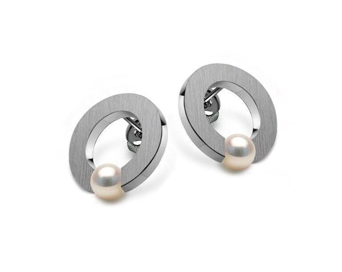 ABBRACCI Flat round stud earrings with tension set white pearl in stainless steel by Taormina Jewelry