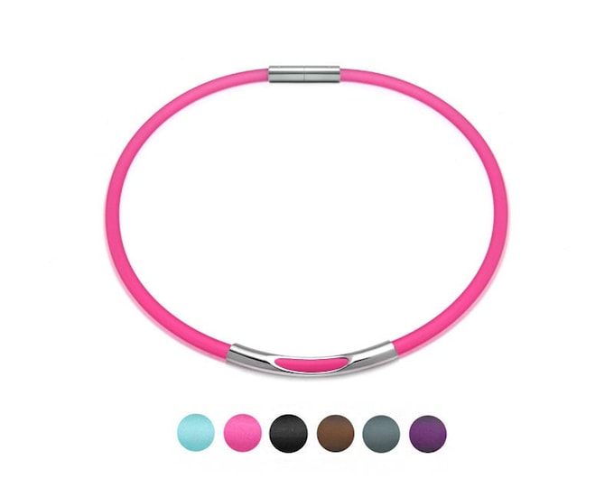 Tubular 5mm rubber necklace frosted colored with center see through curved element in stainless steel by Taormina Jewelry